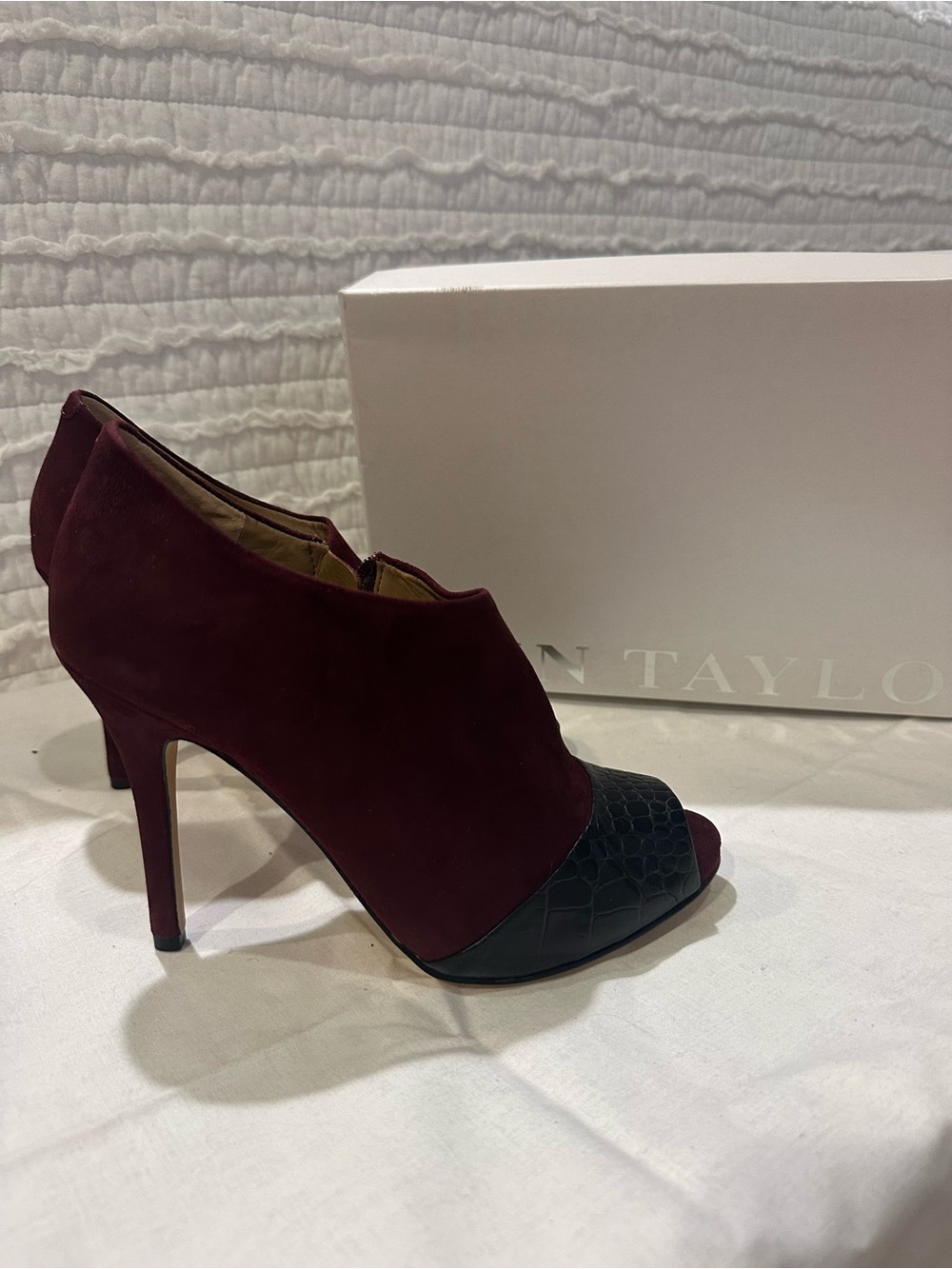 Ann Taylor OE Sasha Peeptoe Shootie Size 7 Deep Bordeaux